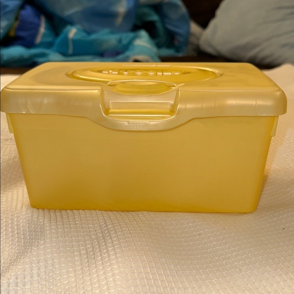 HUGGIES WIPES CONTAINER YELLOW FULL SIZE FLIP LID EMPTY PLASTIC REFILLABLE - Picture 3 of 7